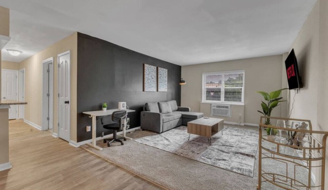 Stylish King 2BR Suite—in Crabtree Valley Raleigh!