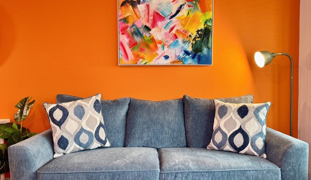 Stylish King Bed Southside Pool Gym TownCenter I95