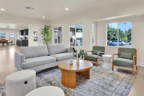Stylish LA Retreat Near Disney Knotts SoFi