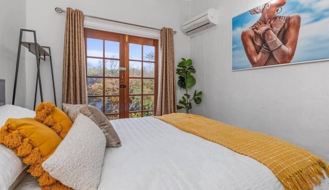 Stylish Lake Albert Cottage. Wagga Wagga