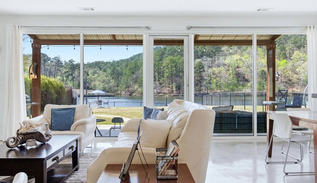 Stylish Lakefront Home - Last Minute Getaway for the Summer