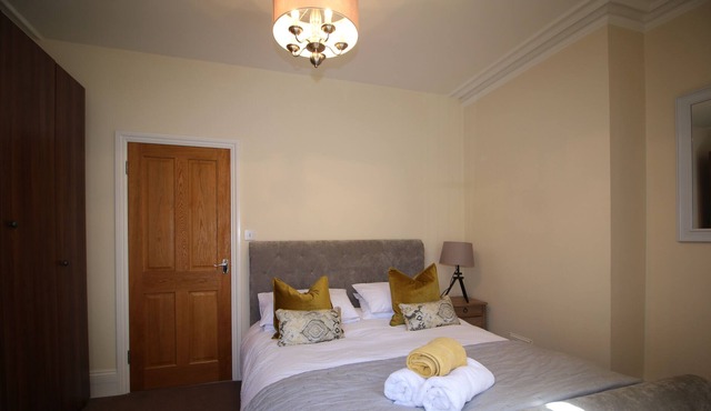 Stylish large one bedroom apartment with courtyard area