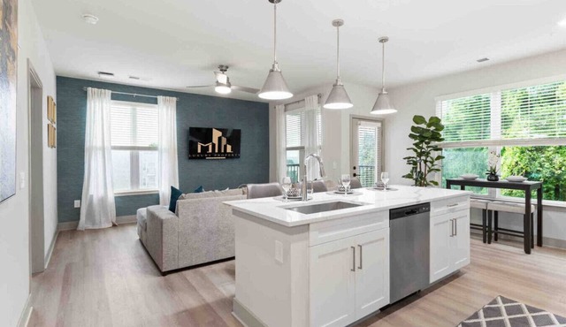 Stylish Living 5 Min From Downtown