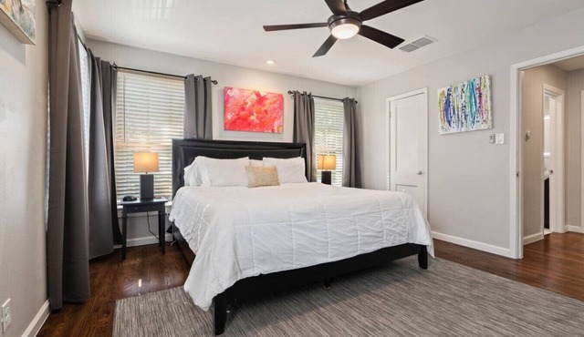 Stylish Local Art | King Bed | Walk Bishop to Arts