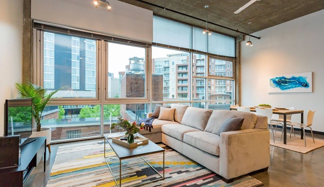 Stylish Loft 0.7 Miles From Downtown!