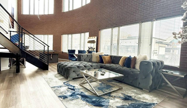 Stylish loft, centered in the heart of Atlantic station.