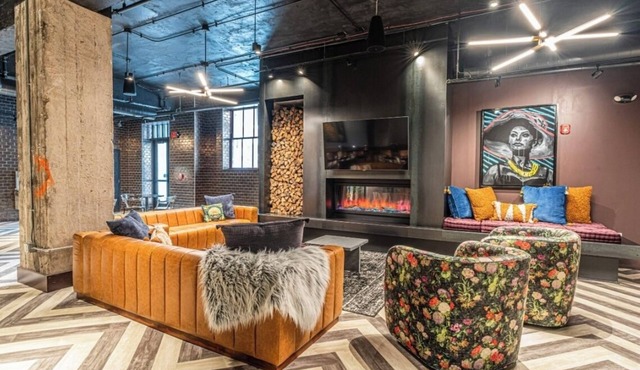 Stylish Loft in St. Louis with Gym, Rooftop, Free Gated Parking, and Pool