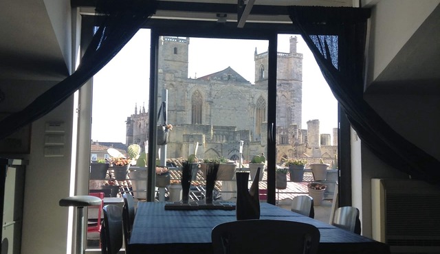 Stylish loft in the centre of Narbonne. View of the cathedral. Quality services