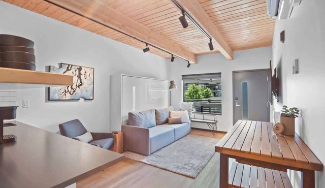 Stylish loft with city view at Kendall Yards Suite