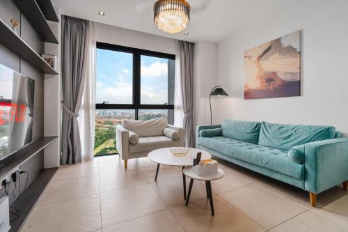 Stylish Lumi Tropicana Stay with Golf Course View PS4 and Fun Board Games A2-11