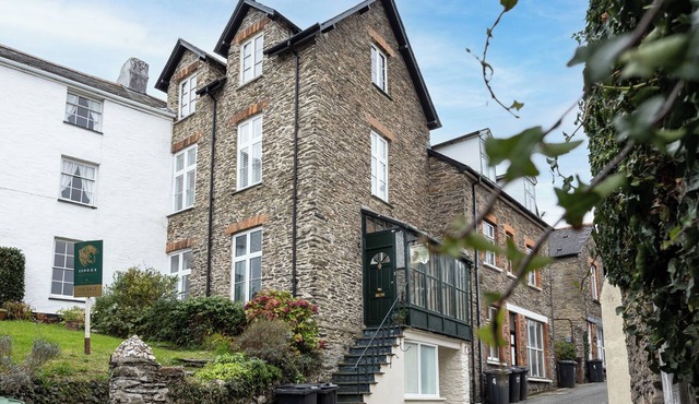 Stylish luxurious 5 bedroom house, central Lynton