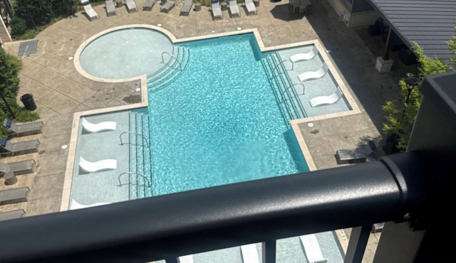 Stylish luxury 1-bedroom in Buckhead with pool-view balcony