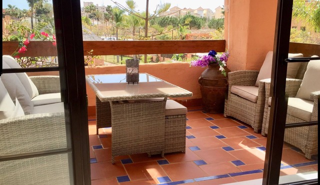 Stylish Luxury Apartment, Stunning Pool and Gardens, Secluded Beach