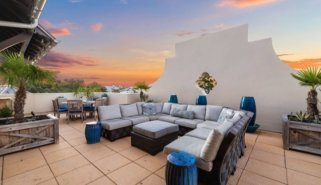 Stylish Luxury Condo w/Rooftop Terrace, Gourmet Kitchen, & Coastal 30A Charm