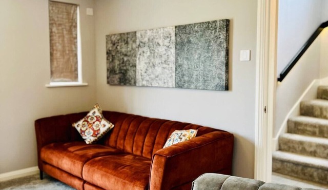 Stylish & Luxury Colchester Retreat with Parking