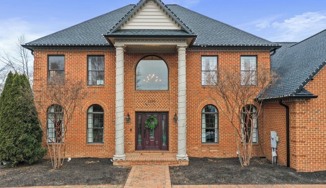 Stylish luxury home perfect for group trips, family getaways, or ski trips.