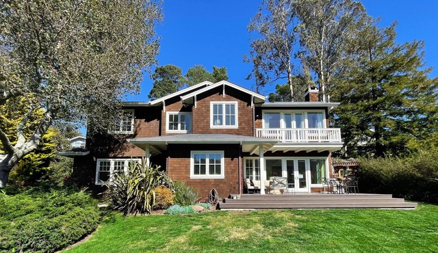 Stylish luxury home with private hot tub, fire pit - dramatic mountain views