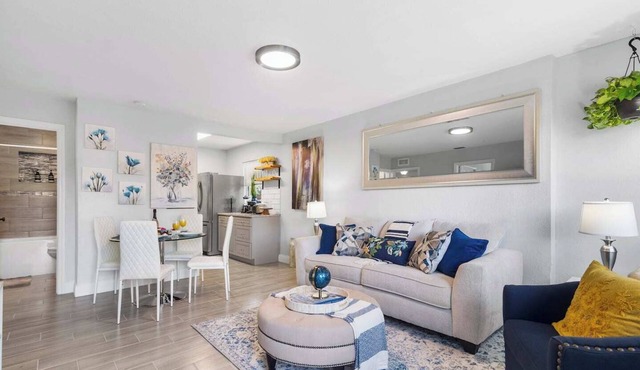 Stylish luxury home near DT & airport