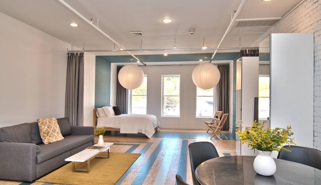 Stylish Main St Loft A3 Above Bakery + Restaurant - Sleeps 6
