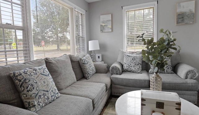Stylish Memphis Home w/Large Yard + Cozy Interior