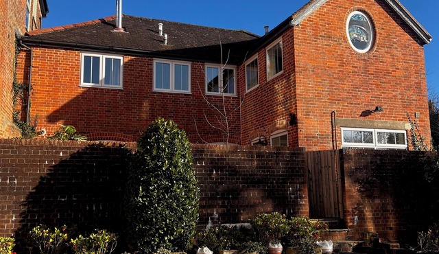 Stylish Mews House in Central Devizes, with parking