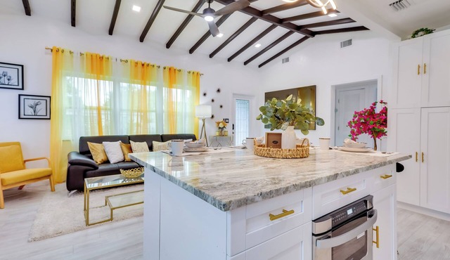 Stylish Miami Home: 2 Mi to Intracoastal Waterway!