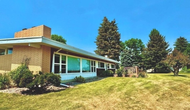 Stylish Mid Century 4-Bedroom House in Fort Benton