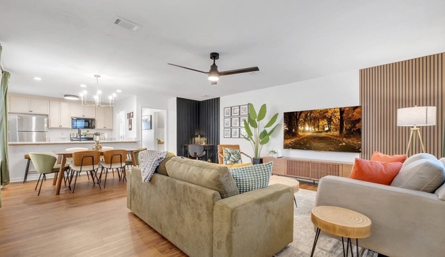 Stylish Mid-century Modern 3-bedroom 2.5 bath townhome in awesome Tallahassee