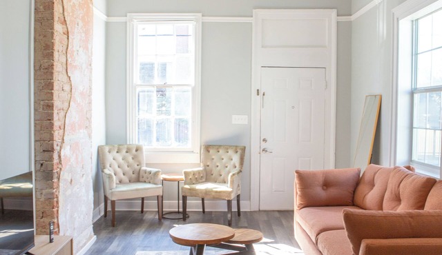 Stylish Mid-City Retreat and Walkable to Streetcar