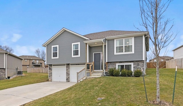 Stylish MidModern 3 Bed New Build - Upper Level/Private Entrance