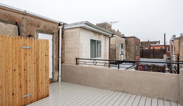 Stylish Minimalist Stay in City Center