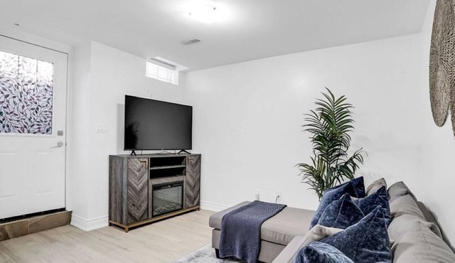 Stylish Modern 2-bedroom Suite