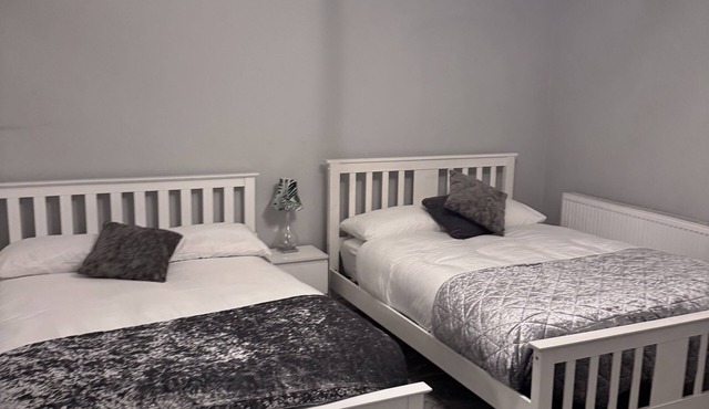 Stylish & Modern 3-Bed Home in Droylsden, Manchester – Prime Location & Comfort.