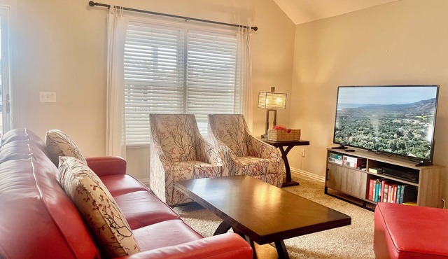 Stylish, Modern 3-bedroom home in Ozark. Near Finley Farms, park, library