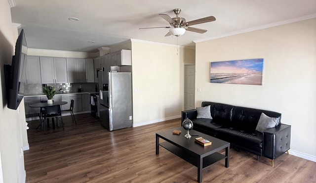 Stylish Modern 3BR, 2.5 Bath House Near Downtown Los Angeles