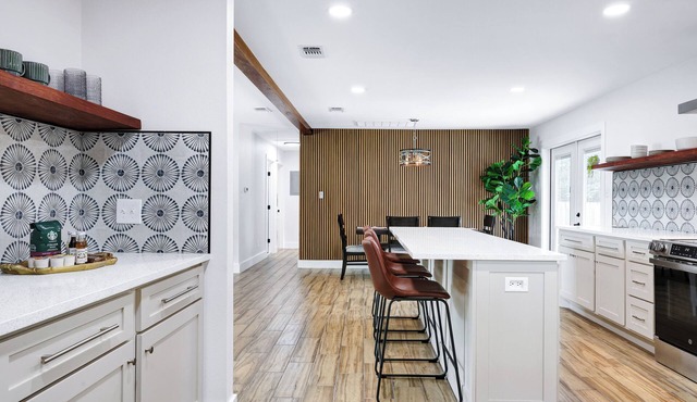 Stylish & Modern 4 bdrm in SA; 20 mins from downtown & 20 mins to Fiesta Texas