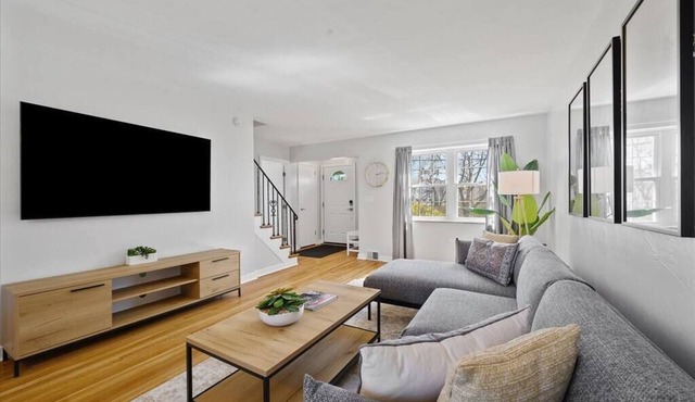 Stylish & Modern 4 Bedroom House in Wexford/Pittsburgh with Game Room