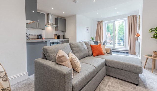 Stylish Modern Apt with Terrace | Pass The Keys