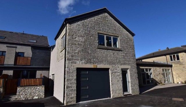 Stylish Modern Buxton Town House
