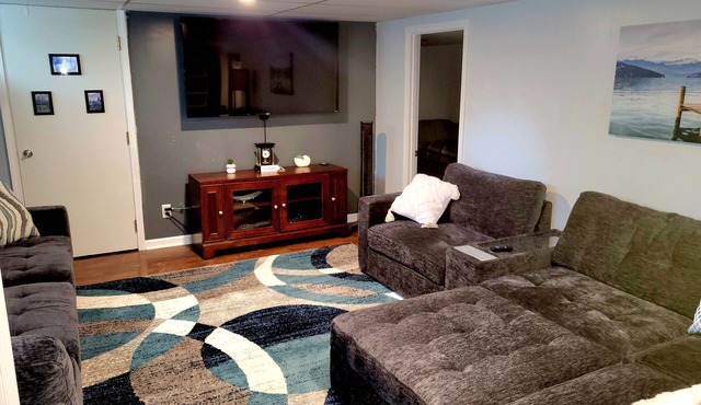 Stylish, Modern & Cozy Garden Apartment near Chicago