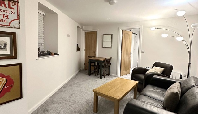 Stylish modern apartment in Midsomer Norton high st!
