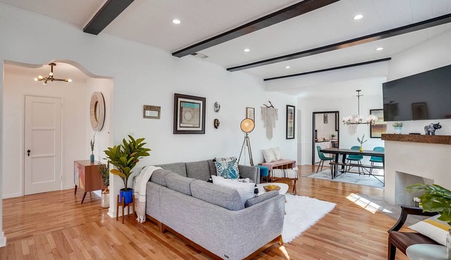 Stylish Modern Home Bordering Beverly Hills & Culver City with Private Garden!