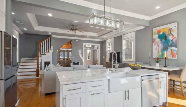 Stylish Modern Home | Hot Tub & Pergola