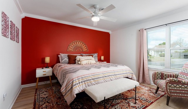 Stylish Modern Home King Bed Sleeps 8