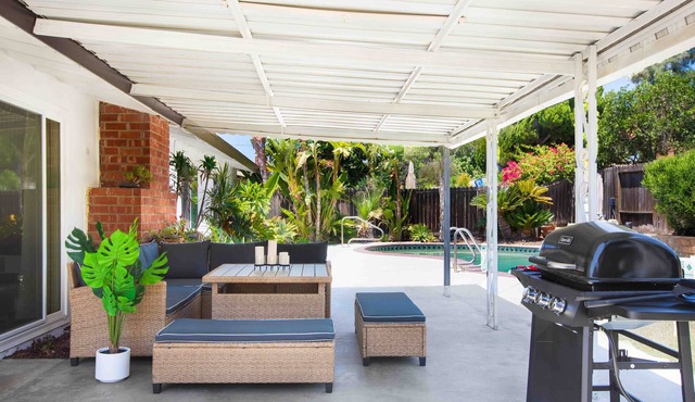 Stylish Modern House with Pool