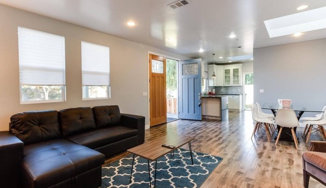 Stylish Modern Lake Balboa Retreat 3 Bedroom House