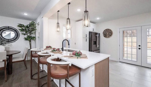☆ Stylish Modern ☆ Near Forest Park ☆ Zoo ☆ Wash U ☆