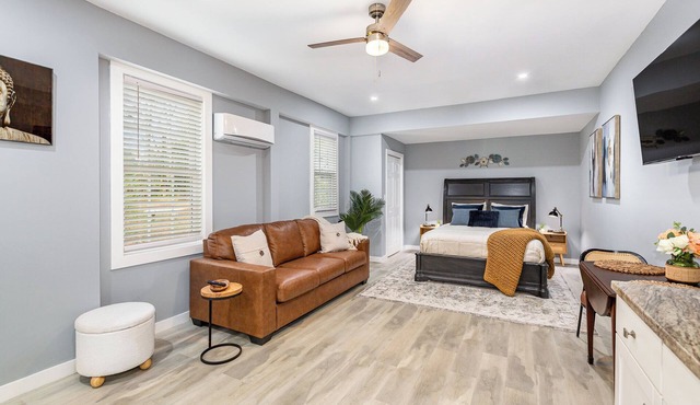 Stylish-Modern Open Concept Studio In The Hearth Of Durham NC