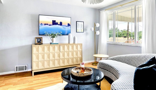Stylish & Modern Pittsburgh Retreat Near Downtown!