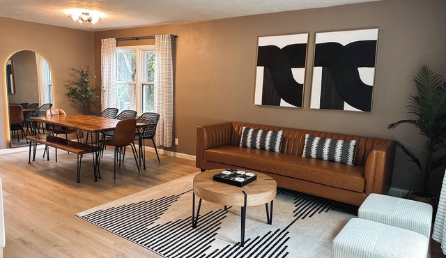 Stylish & Modern Sleeps 10 Cornhole+PingPong Minutes to Most!